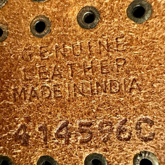 Calvin Klein Jeans- thick white leather with silver tone studs and buckle Size S - Picture 4 of 10